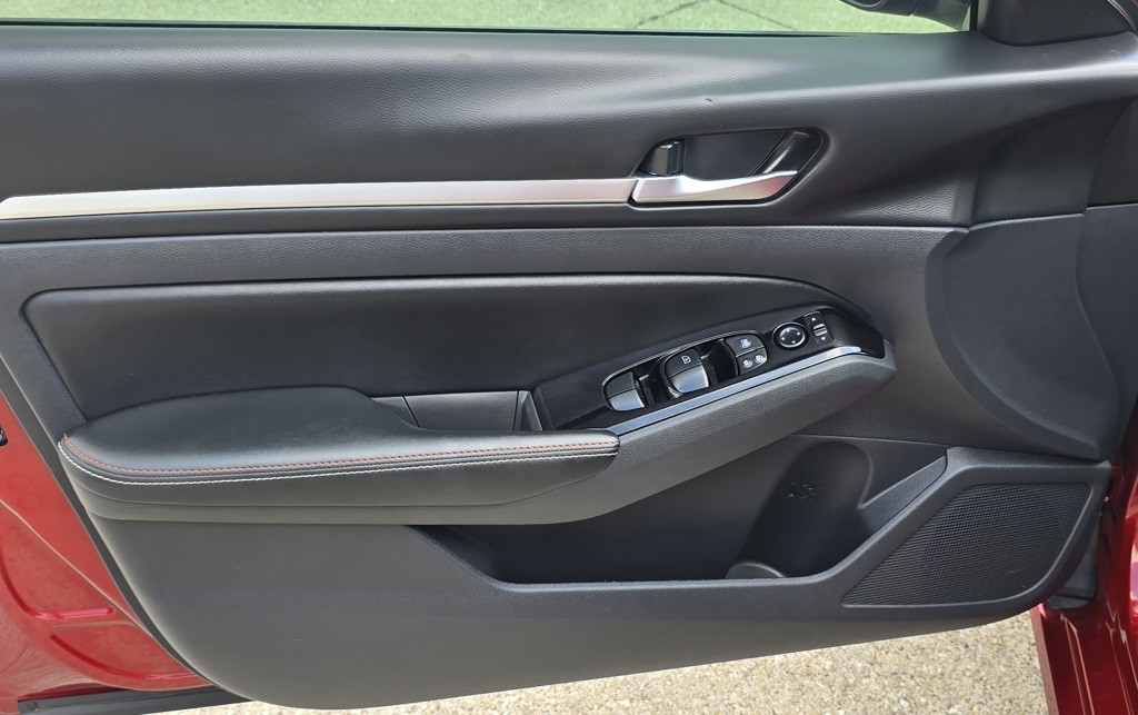 2024 Nissan Altima Image 16
