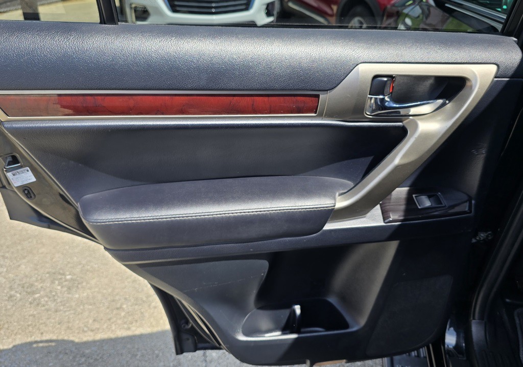 2010 Lexus GX Image 29
