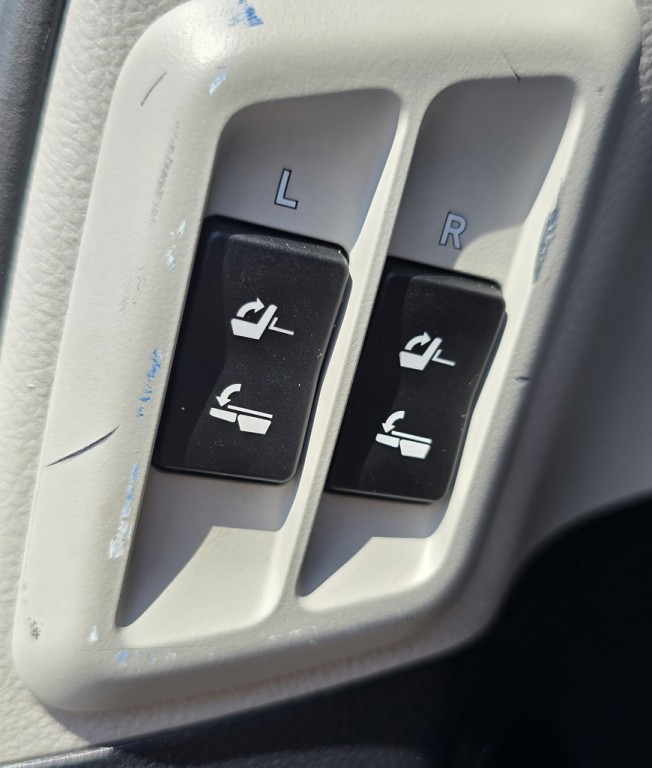 2010 Lexus GX Image 36