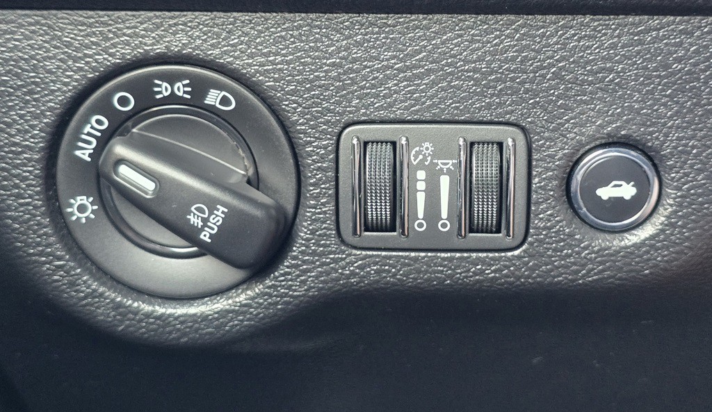 2019 Dodge Challenger Image 17