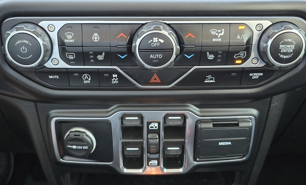 2021 Jeep Wrangler Image 25