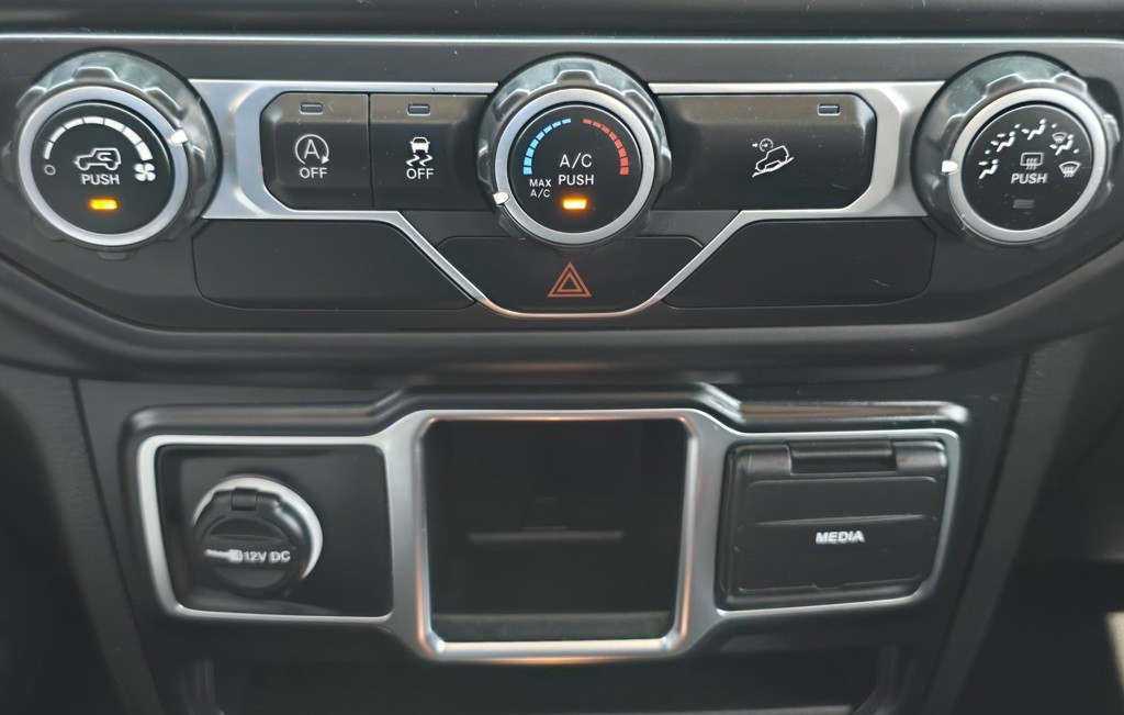 2020 Jeep Wrangler Image 24