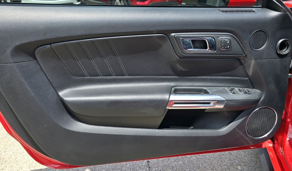 2017 Ford Mustang Image 16