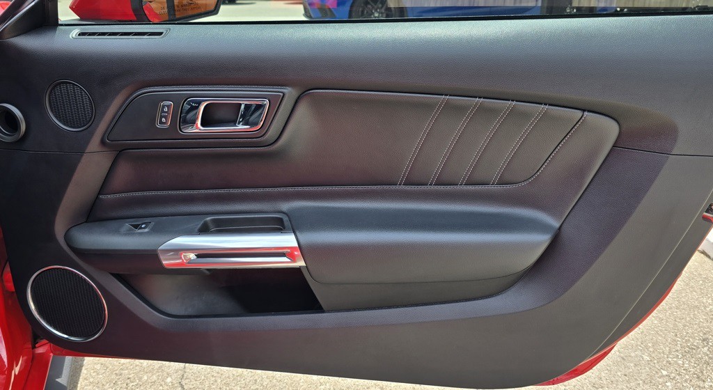 2017 Ford Mustang Image 21