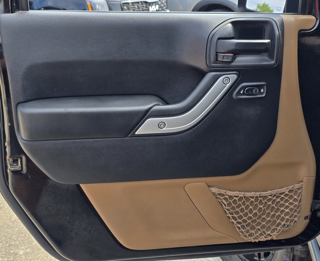 2015 Jeep Wrangler Image 15
