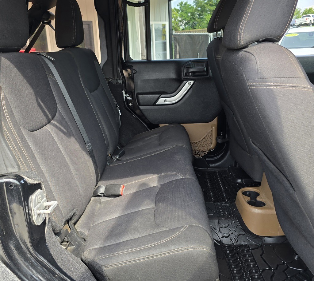 2015 Jeep Wrangler Image 25