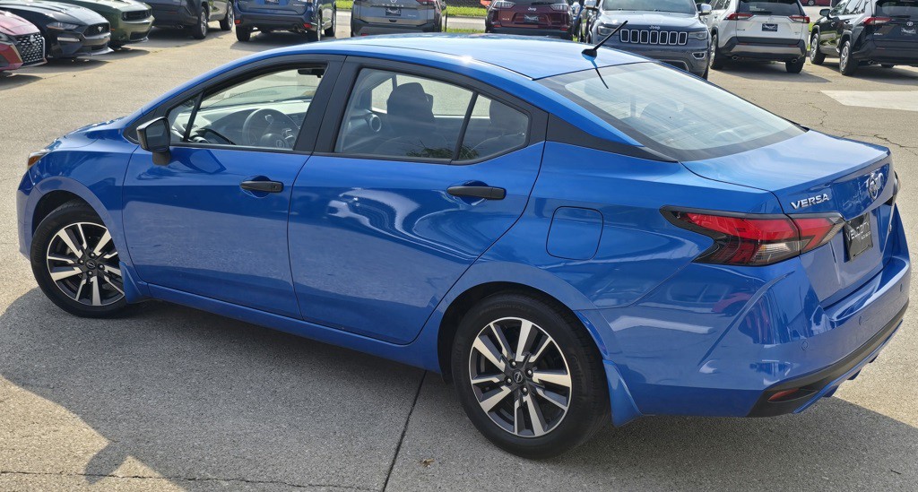 2023 Nissan Versa Image 4
