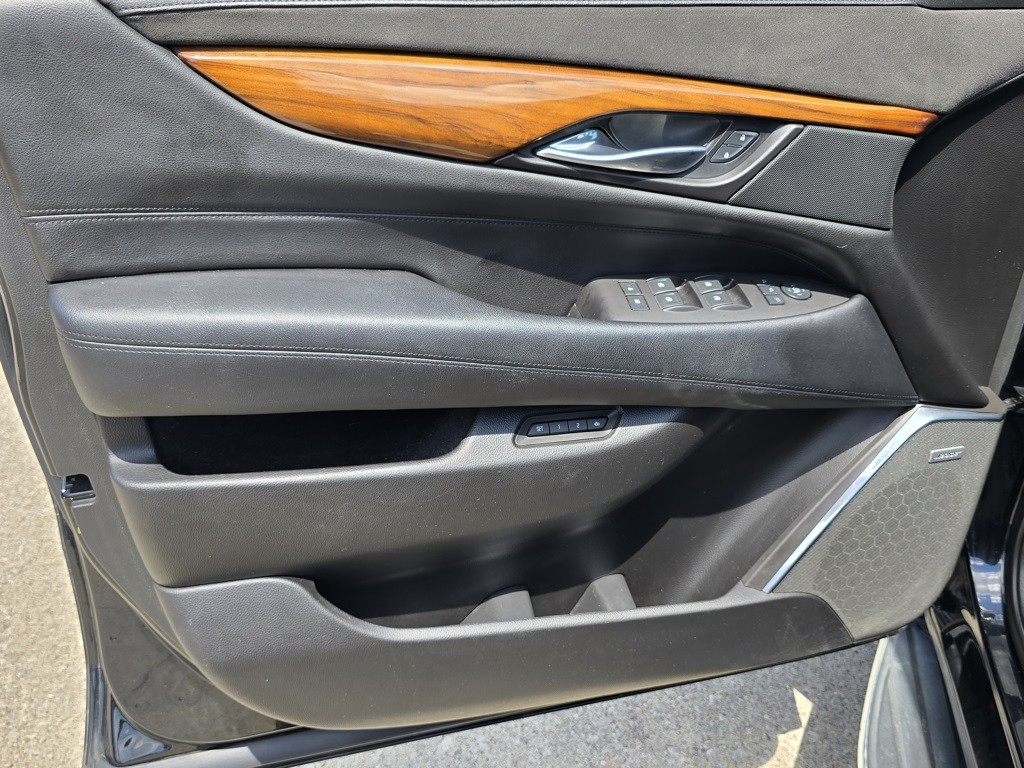 2017 Cadillac Escalade Image 8