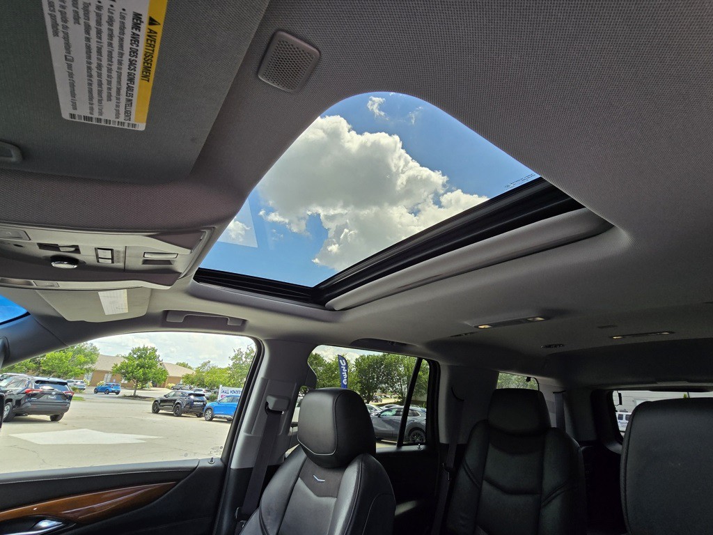 2017 Cadillac Escalade Image 12