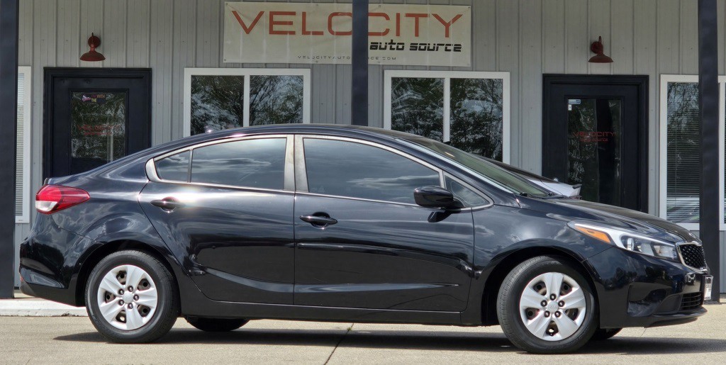 2017 Kia Forte Image 1