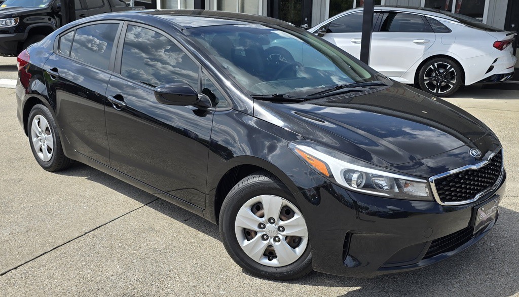 2017 Kia Forte Image 2