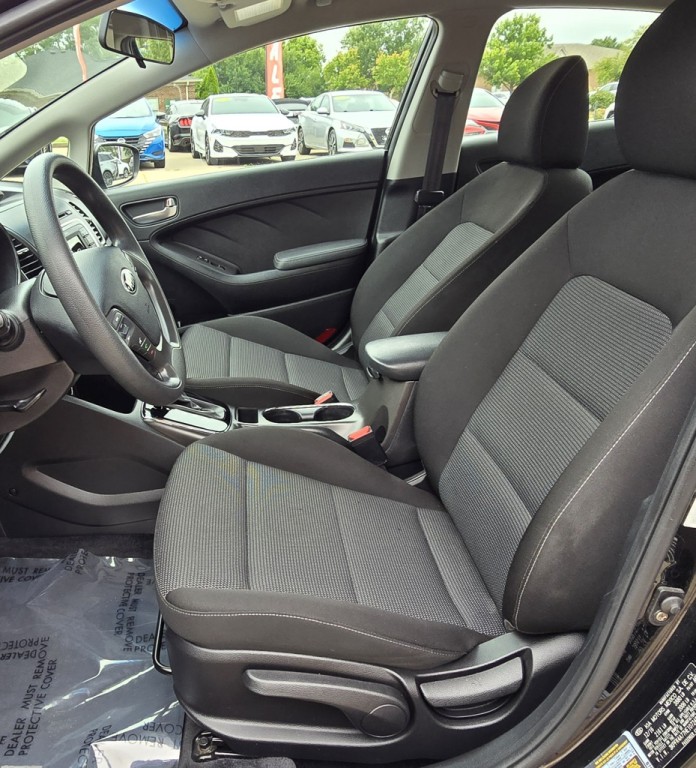 2017 Kia Forte Image 17