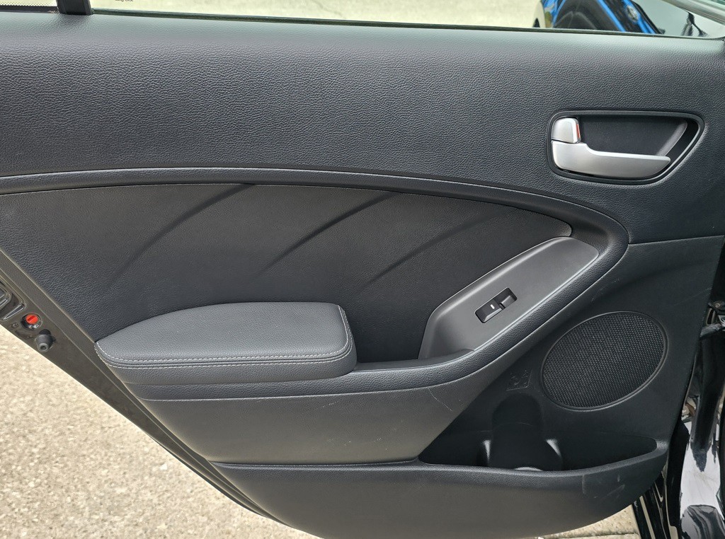 2017 Kia Forte Image 29