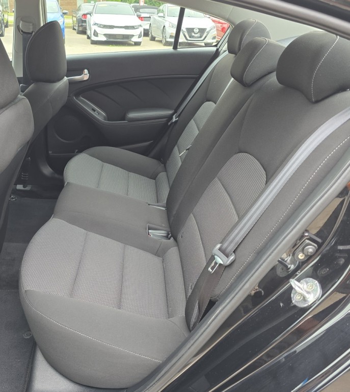 2017 Kia Forte Image 30
