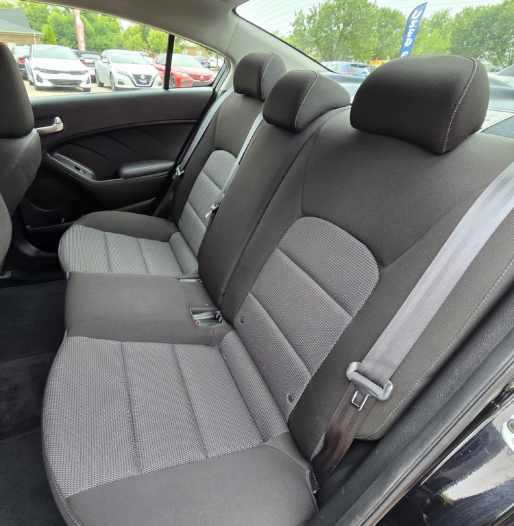 2017 Kia Forte Image 31