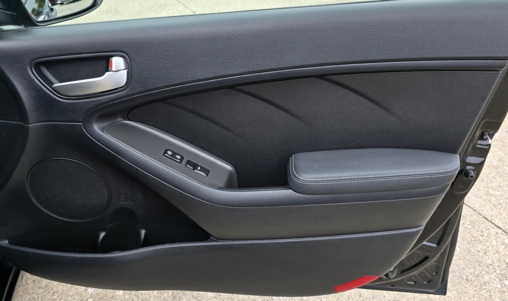 2017 Kia Forte Image 32
