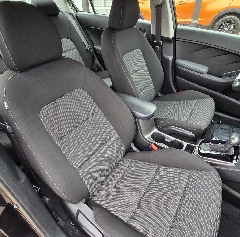 2017 Kia Forte Image 34