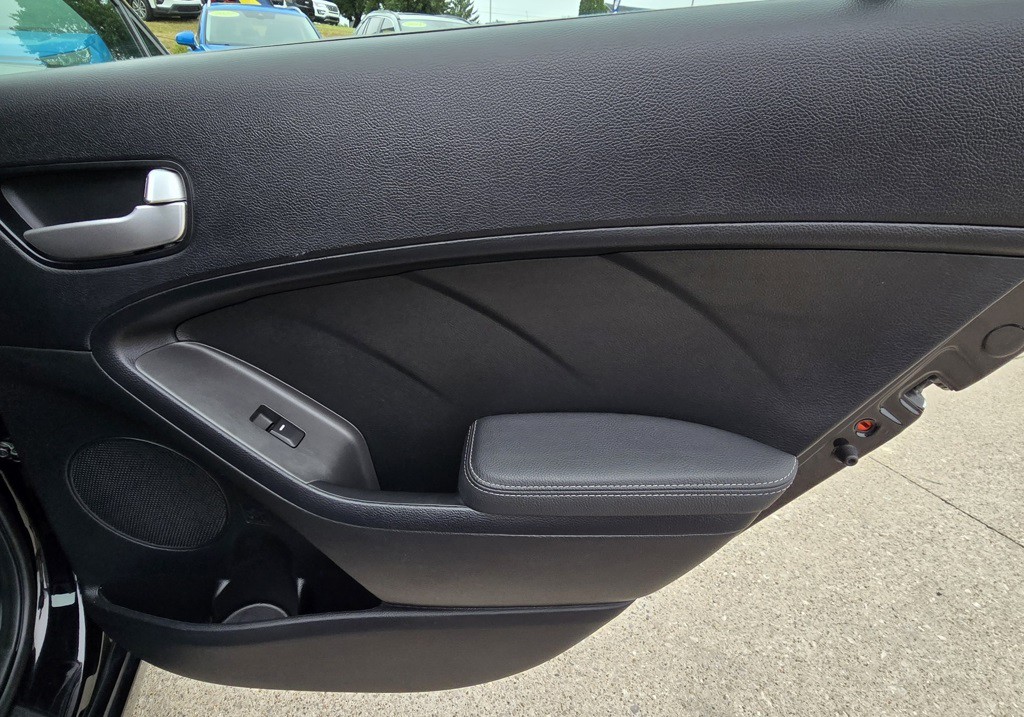 2017 Kia Forte Image 35