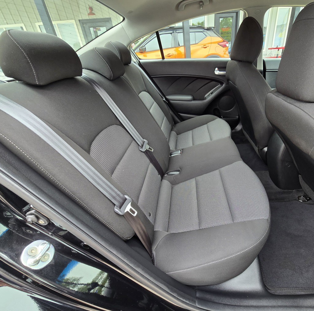 2017 Kia Forte Image 36