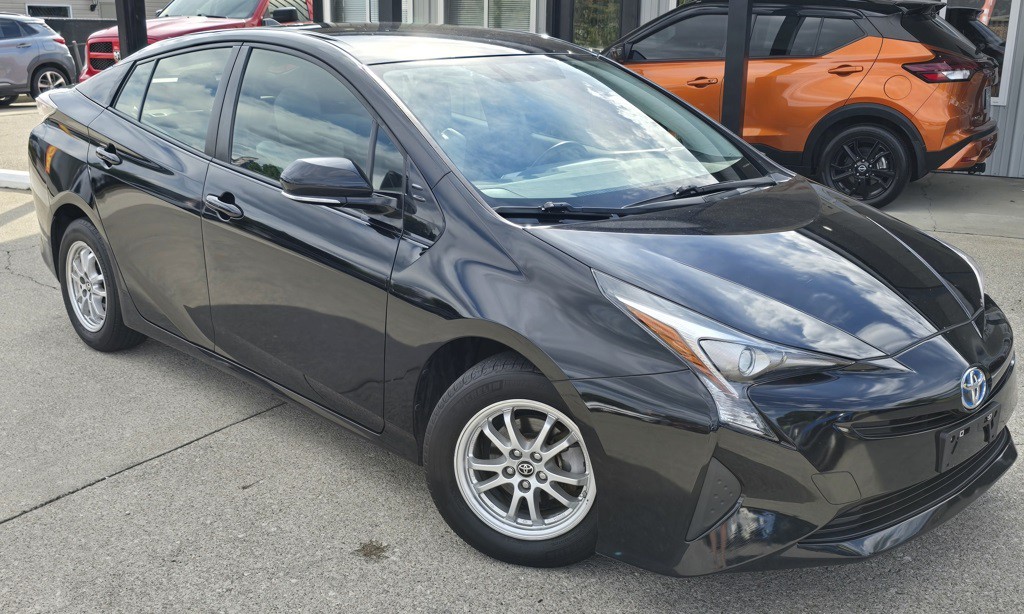 2016 Toyota Prius Image 2