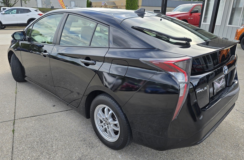 2016 Toyota Prius Image 7