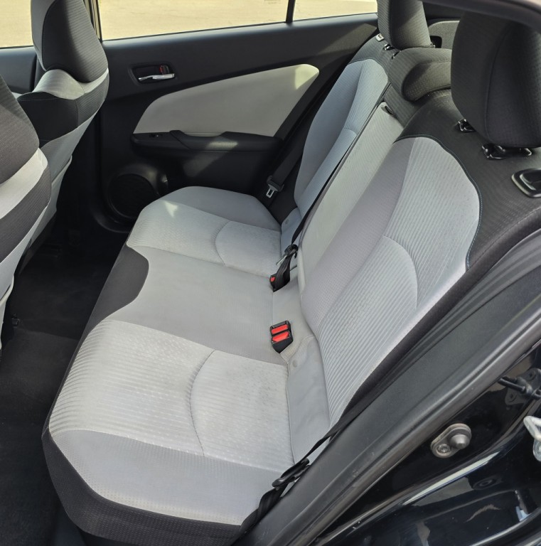2016 Toyota Prius Image 28