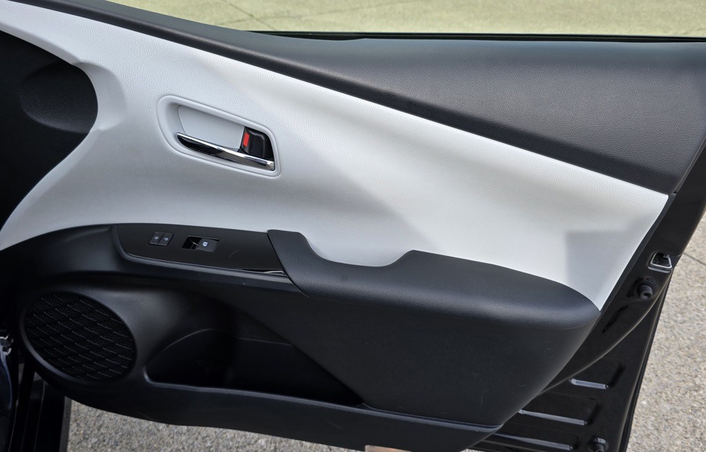 2016 Toyota Prius Image 30