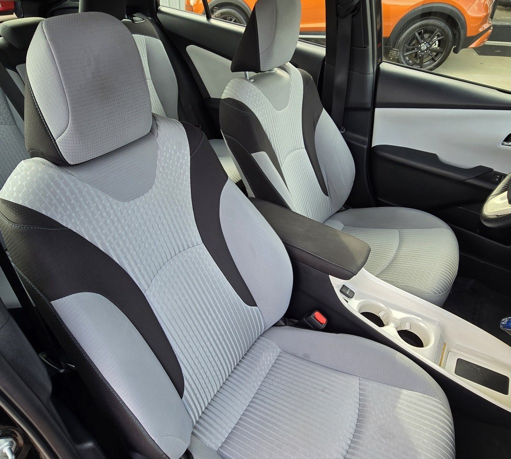 2016 Toyota Prius Image 32