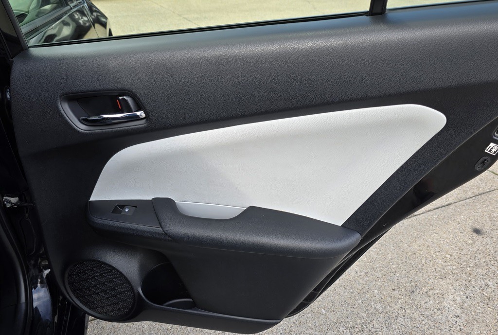 2016 Toyota Prius Image 33