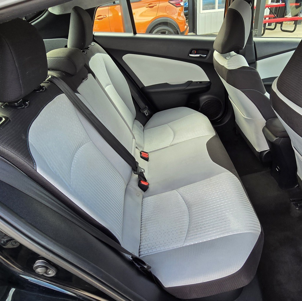 2016 Toyota Prius Image 34