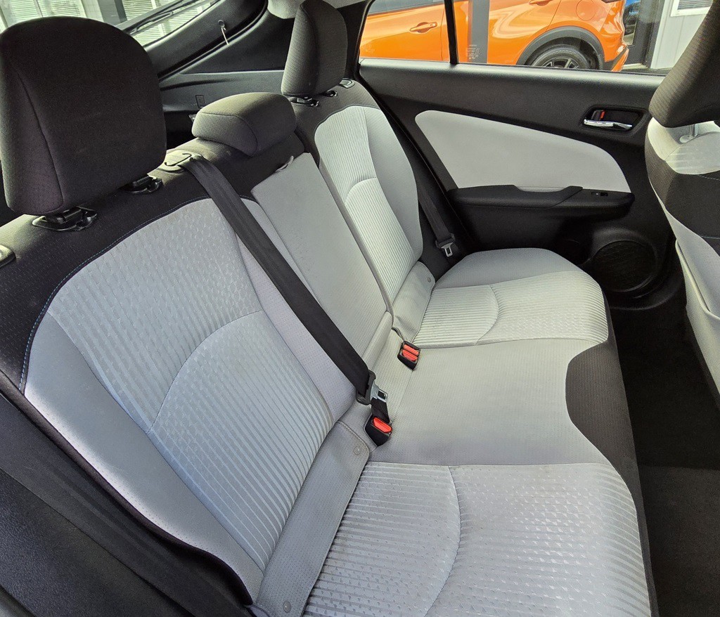 2016 Toyota Prius Image 35