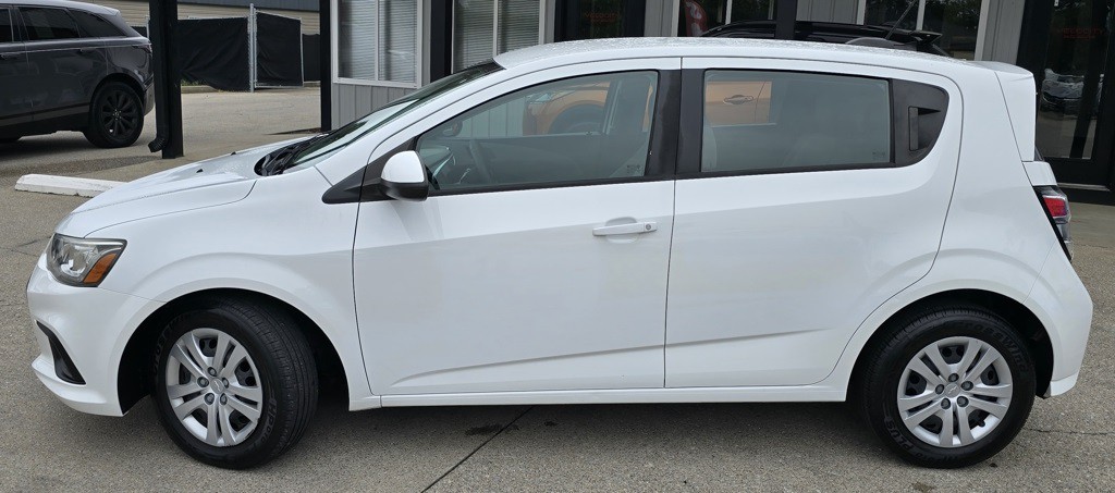 2017 Chevrolet Sonic Image 5