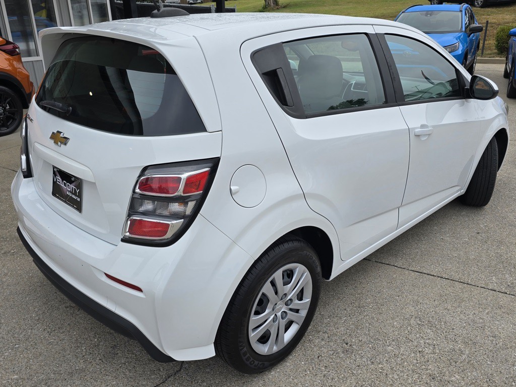 2017 Chevrolet Sonic Image 6