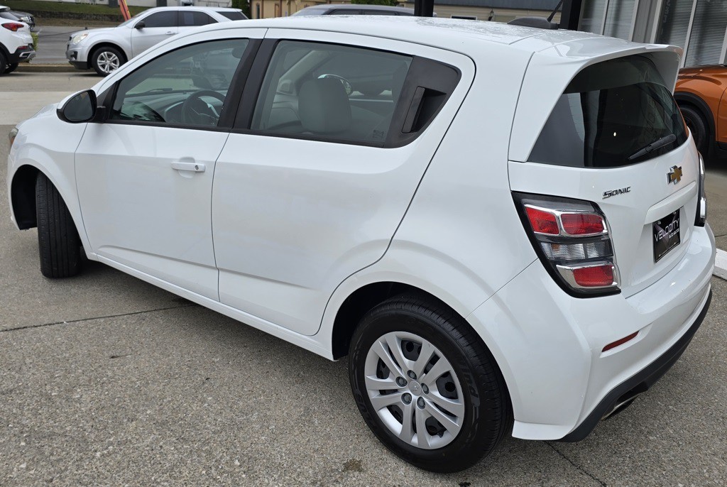 2017 Chevrolet Sonic Image 7