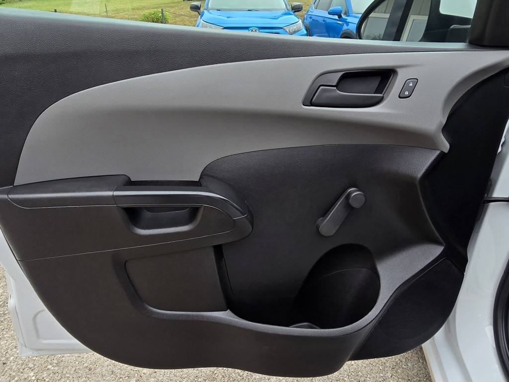 2017 Chevrolet Sonic Image 14