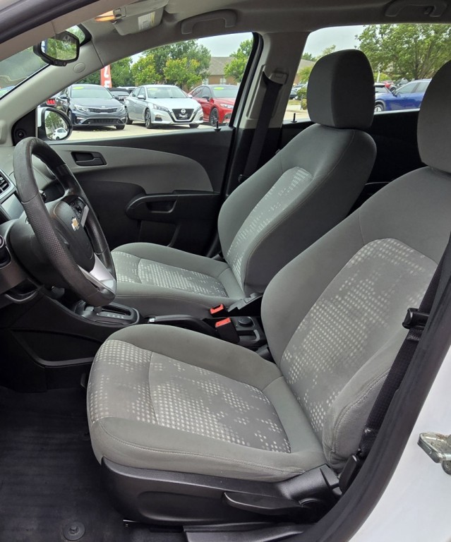 2017 Chevrolet Sonic Image 16