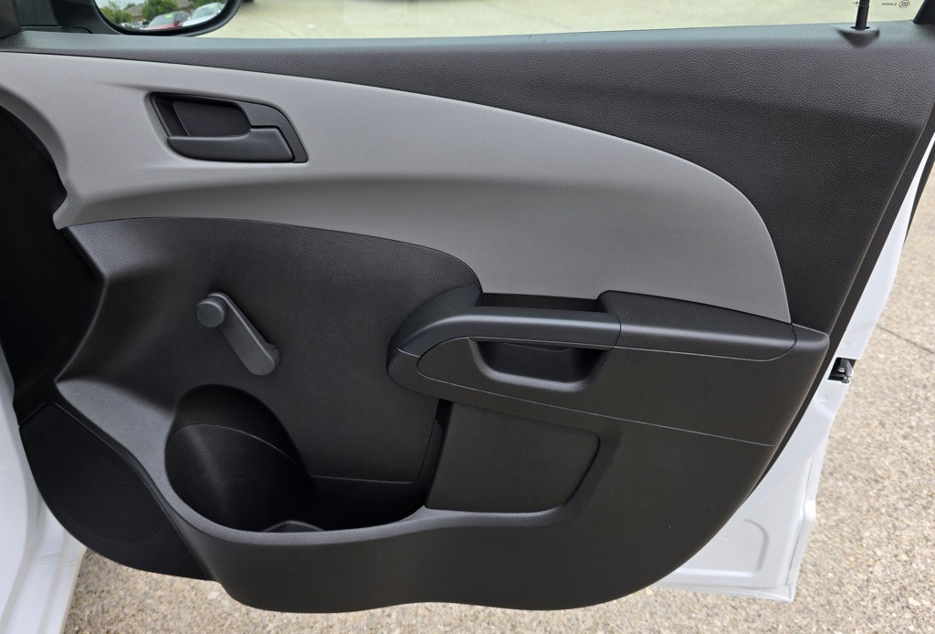 2017 Chevrolet Sonic Image 28