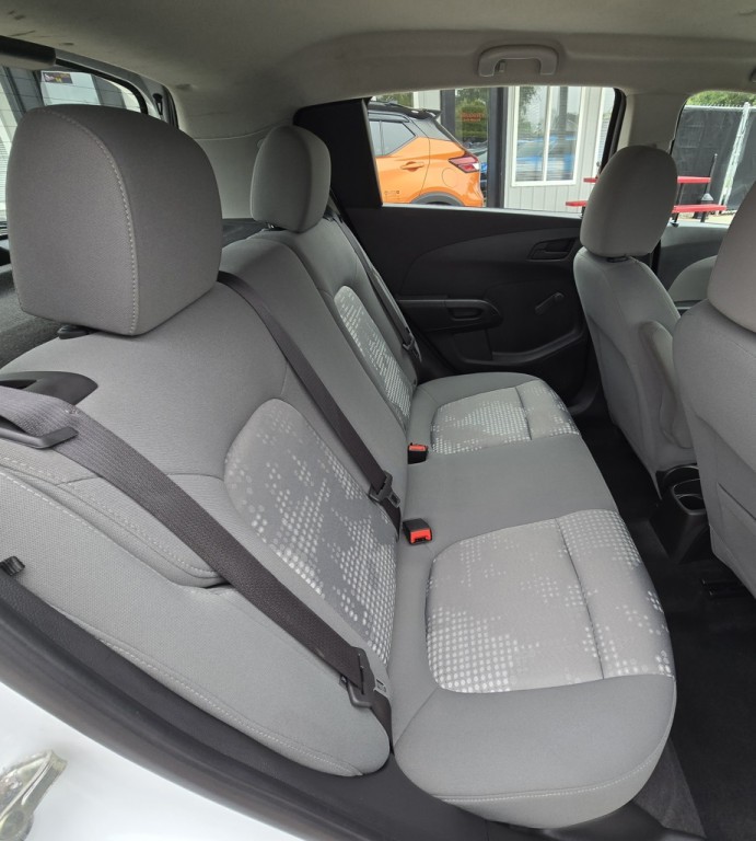 2017 Chevrolet Sonic Image 32