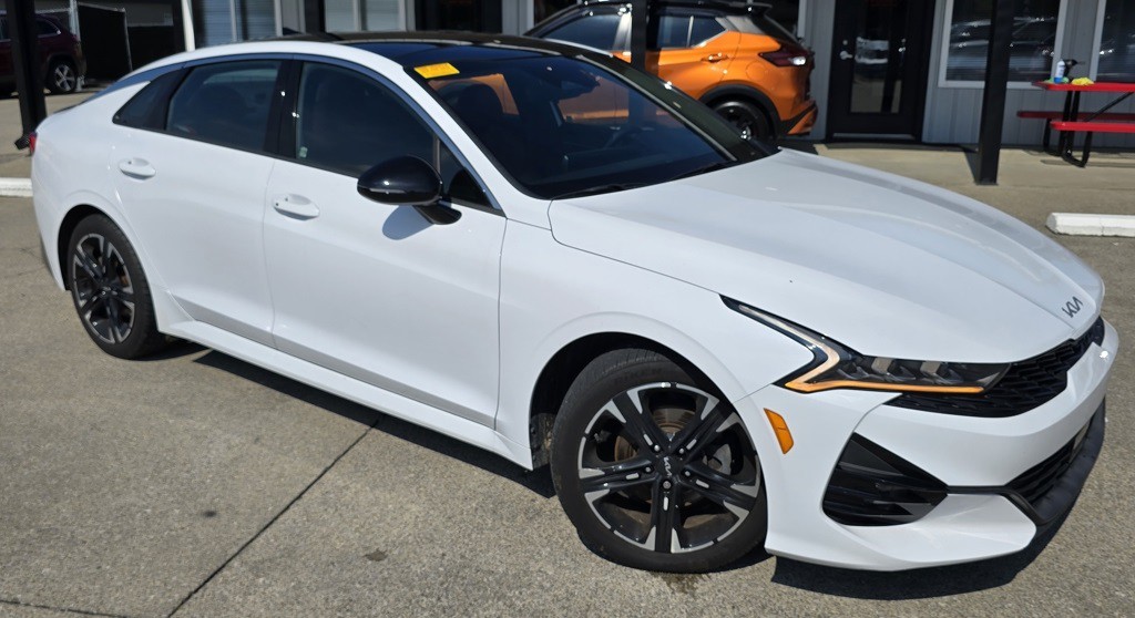2022 Kia K5 Image 1