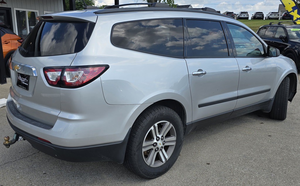 2017 Chevrolet Traverse Image 2