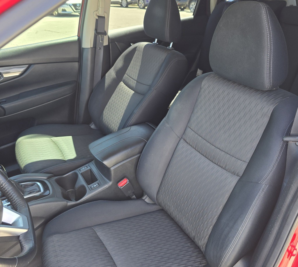2017 Nissan Rogue Image 18
