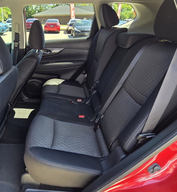 2017 Nissan Rogue Image 30