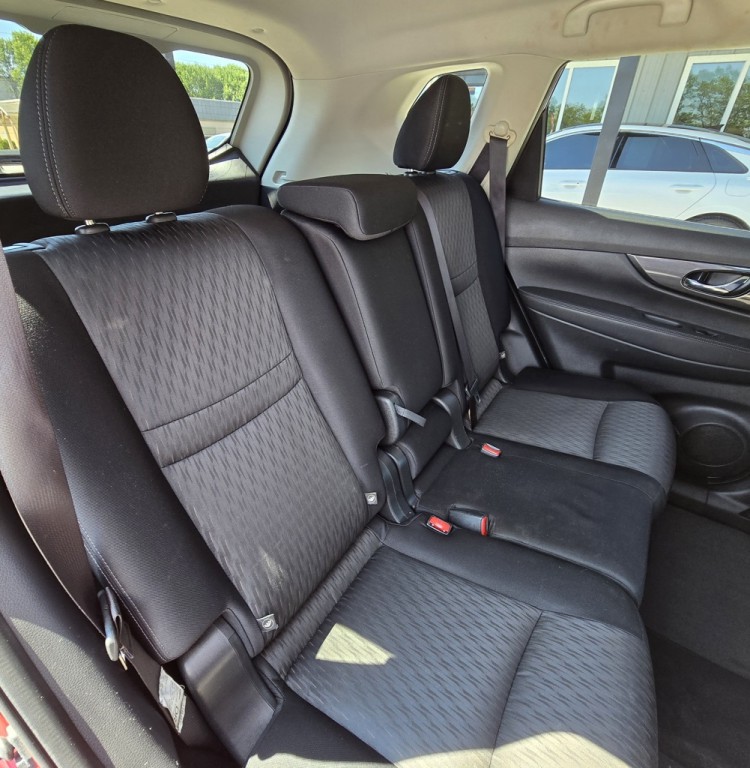 2017 Nissan Rogue Image 38