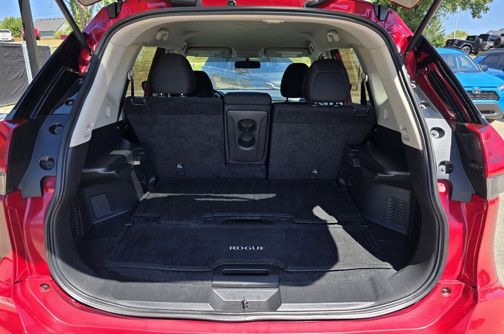 2017 Nissan Rogue Image 40