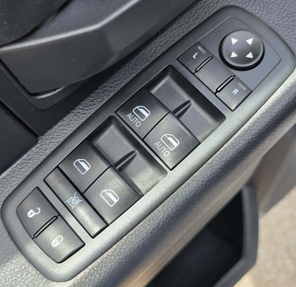2016 RAM 1500 Image 18