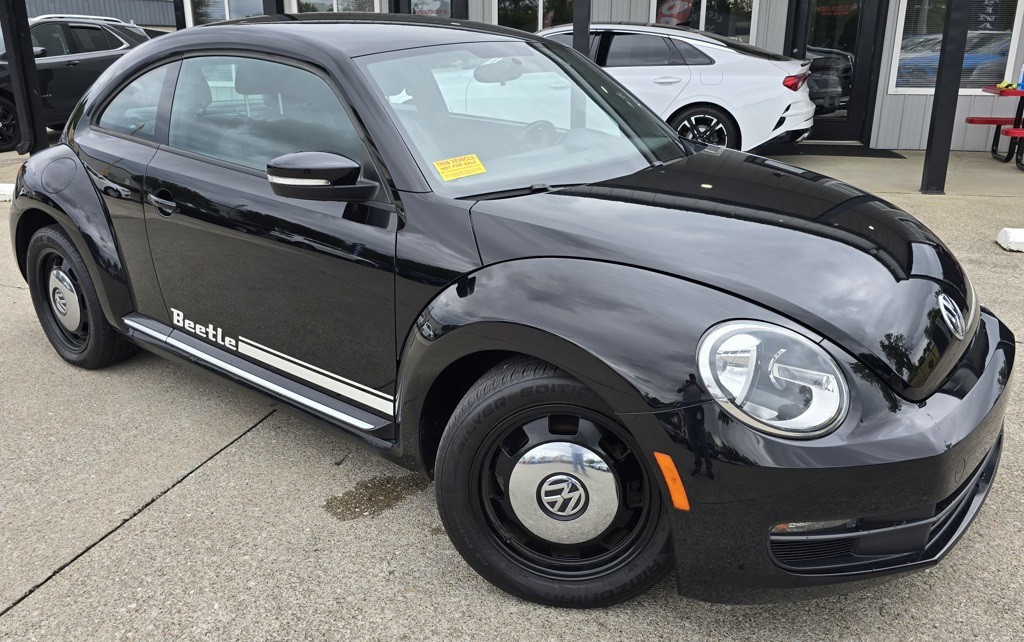 2014 Volkswagen Beetle Image 1