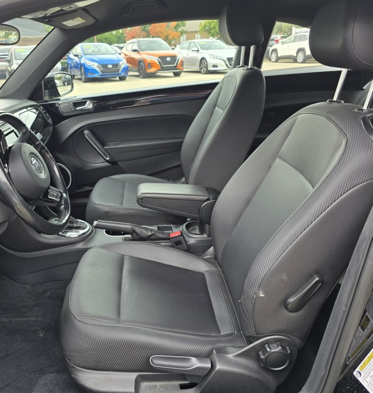 2014 Volkswagen Beetle Image 9
