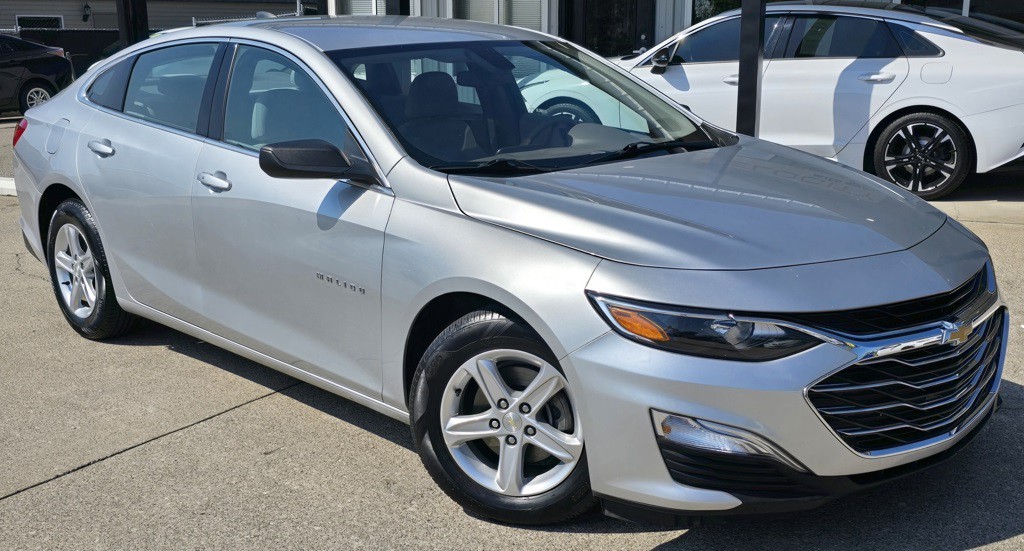 2019 Chevrolet Malibu Image 2