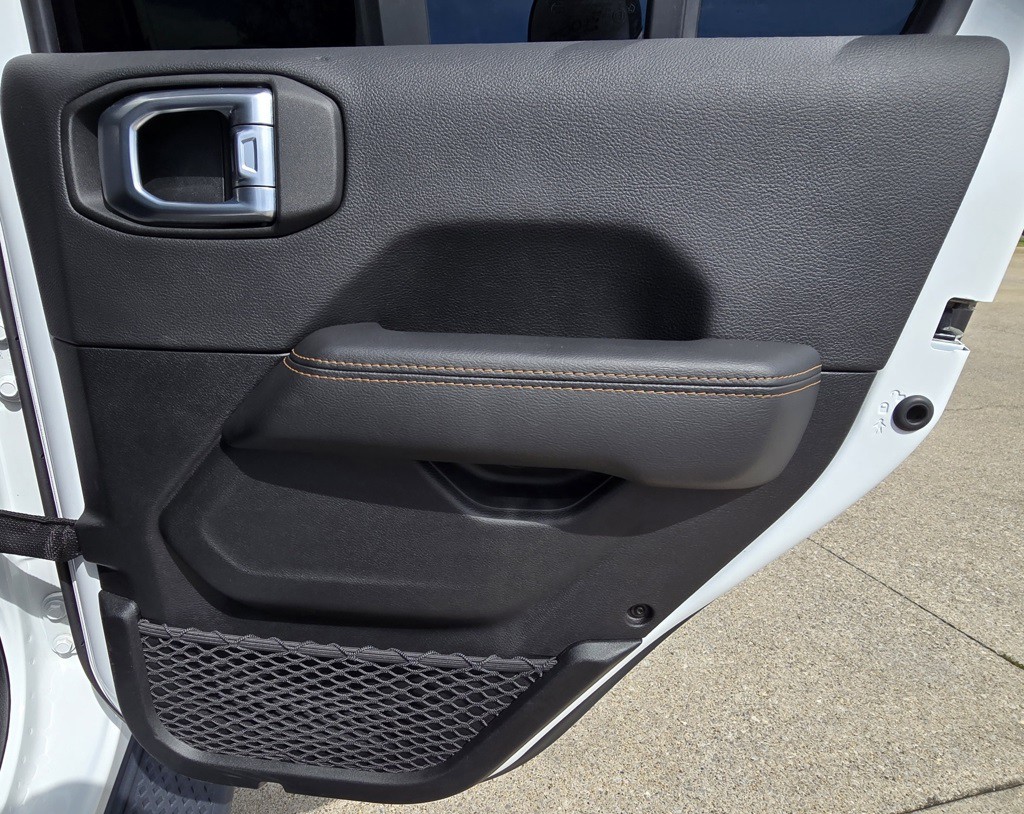 2021 Jeep Gladiator Image 39