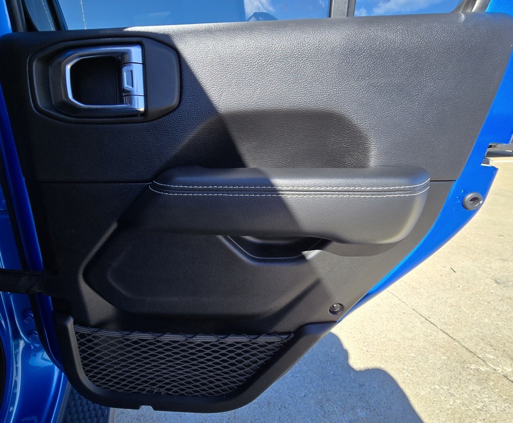 2021 Jeep Wrangler Image 38